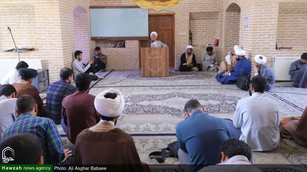 تصاویر/ دیدار مدیر منطقه ۳ حوزه های علمیه با طلاب و کادر مدرسه علمیه خان