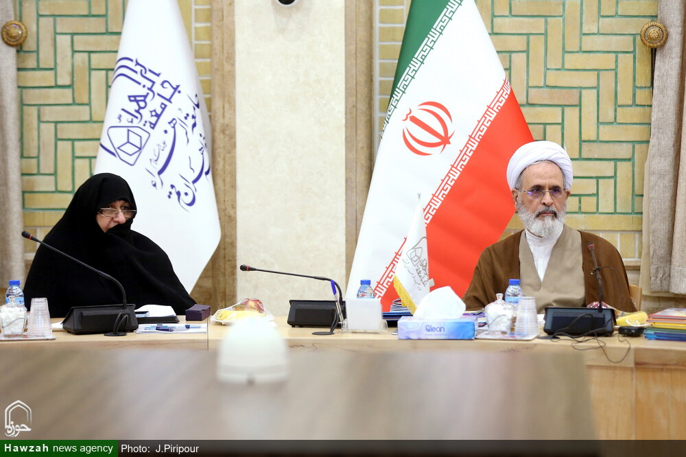 آیت اللہ اعرافی کا جامعة الزہرا (س) کا تفصیلی دورہ / ادارے کی علمی و تربیتی سرگرمیوں کو سراہا