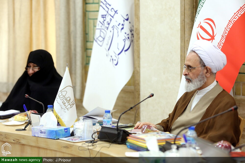 بازدید آیتالله اعرافی از جامعةالزهرا (س) / نهادی که از دستاوردهای محوری حوزه علمیه قم در یکصد سال اخیر است