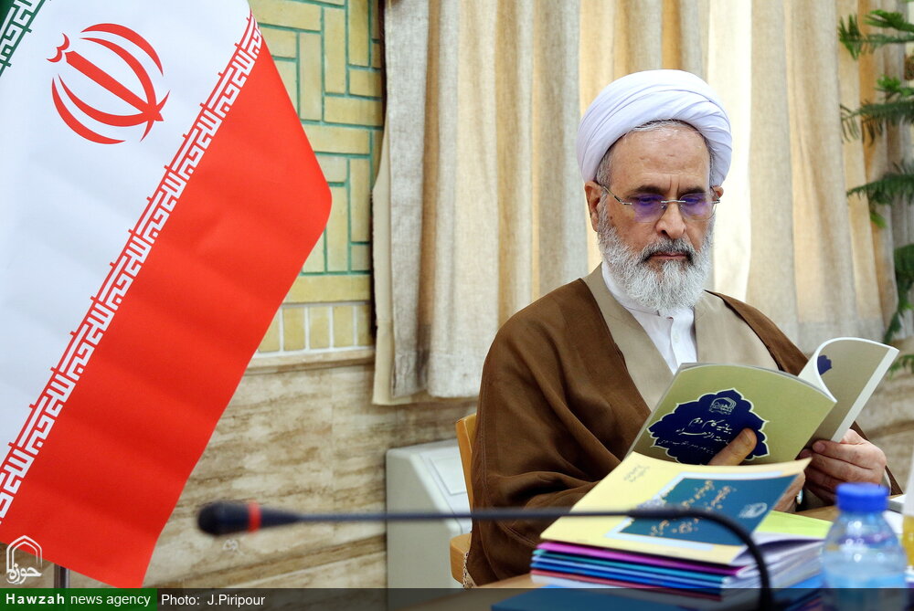 بازدید آیتالله اعرافی از جامعةالزهرا (س) / نهادی که از دستاوردهای محوری حوزه علمیه قم در یکصد سال اخیر است