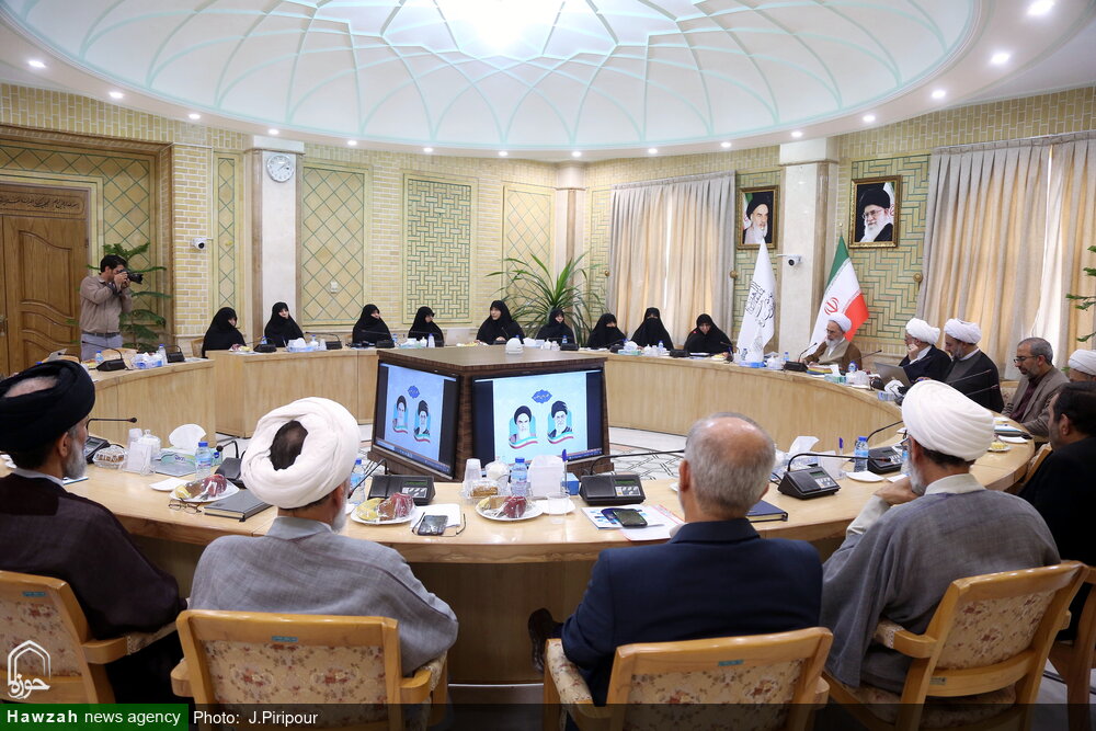 بازدید آیتالله اعرافی از جامعةالزهرا (س) / نهادی که از دستاوردهای محوری حوزه علمیه قم در یکصد سال اخیر است