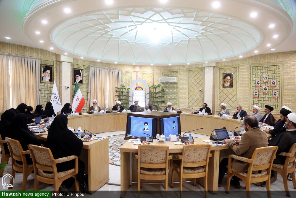 بازدید آیتالله اعرافی از جامعةالزهرا (س) / نهادی که از دستاوردهای محوری حوزه علمیه قم در یکصد سال اخیر است