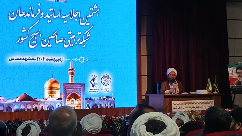 مساجد به مرکز تربیت دینی و اجتماعی نسل جوان تبدیل شوند