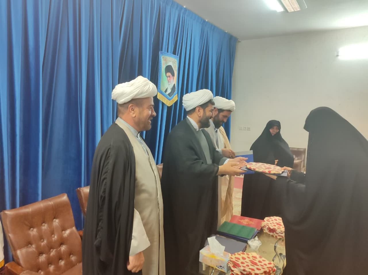 تصاویر/ مراسم تجلیل از اساتید حوزه علمیه فاطمیه خواهران ابهر