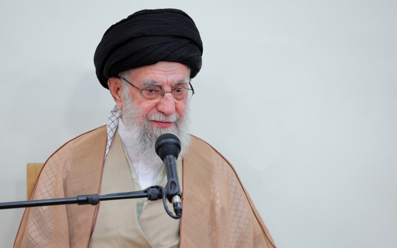 النص الكامل لكلمة الإمام الخامنئي خلال لقائه أعضاء لجنة إقامة المؤتمر الوطني لتكريم المسعفين الشهداء