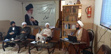 تصاویر/ نشست معاونان و کارشناسان آموزش مدارس علمیه کاشان