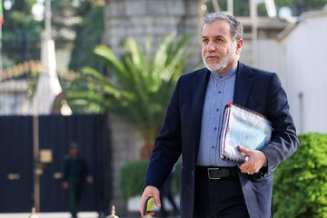 عراقچی: به‌هیچ‌وجه از حق غنی‌سازی چشم‌پوشی نمی‌کنیم