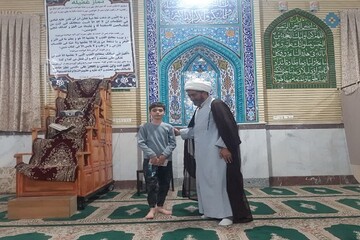 ابتکار امام جماعت مسجد قمر بنی هاشم(ع) کرمانشاه در آموزش احکام به خانواده‌ها+عکس