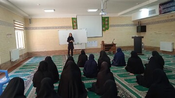 توصیه‌های کارشناس بهداشت به طلاب مدرسه ریحانه النبی (س)اراک