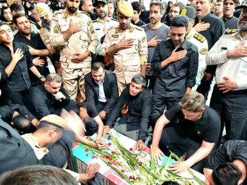 مراسم وداع با شهید محمد حسن نائینی در کاشان برگزار شد