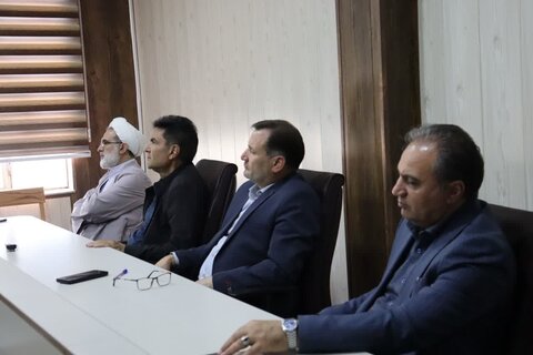 تصاویر/ نشست مدیران مدارس ناحیه ۲ ارومیه با مدیریت مدرسه امام خمینی(ره) ارومیه