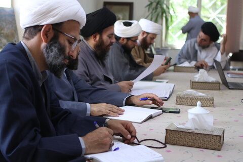 جلسه معاونین حوزه علمیه آیت الله آخوند (ره)