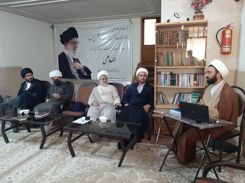 تصاویر/ نشست معاونان و کارشناسان آموزش مدارس علمیه کاشان