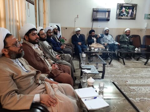 تصاویر/ نشست معاونان و کارشناسان آموزش مدارس علمیه کاشان