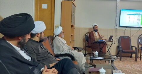 تصاویر/ نشست معاونان و کارشناسان آموزش مدارس علمیه کاشان