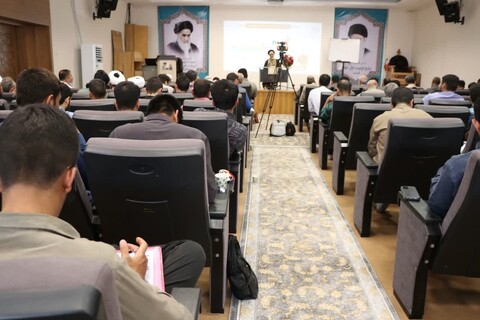 تصاویر| جلسه چهارم دوره طرح(تلبس دائم) ادیب حوزه اصفهان