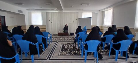 برگزاری نشست علمی کتابخوانی در مدرسه علمیه فاطمه الزهرا(س) کوهدشت