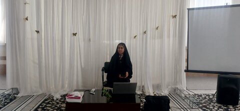 برگزاری نشست علمی کتابخوانی در مدرسه علمیه فاطمه الزهرا(س) کوهدشت