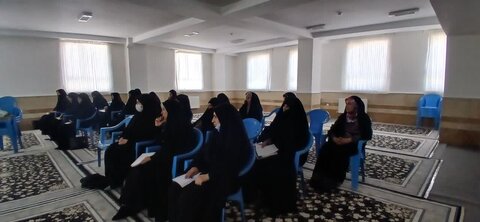 برگزاری نشست علمی کتابخوانی در مدرسه علمیه فاطمه الزهرا(س) کوهدشت