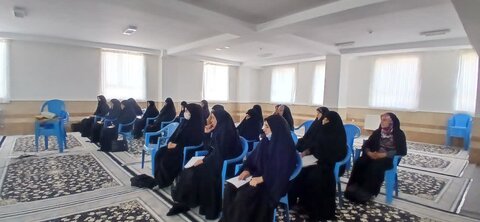 برگزاری نشست علمی کتابخوانی در مدرسه علمیه فاطمه الزهرا(س) کوهدشت