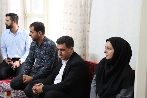 تصاویر/ عیادت امام جمعه ابهر از مادر شهید والامقام اکبر افشاری