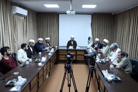 تصاویر/ نشست بررسی الزامات رسانه‌ای حوزه‌ی علمیه پیشرو