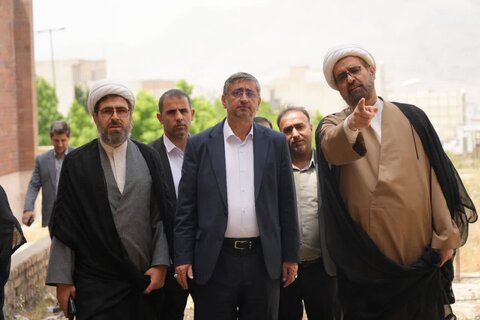 بازدید استاندار لرستان از مدرسه علمیه رضویه خرم آباد