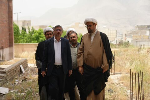 بازدید استاندار لرستان از مدرسه علمیه رضویه خرم آباد