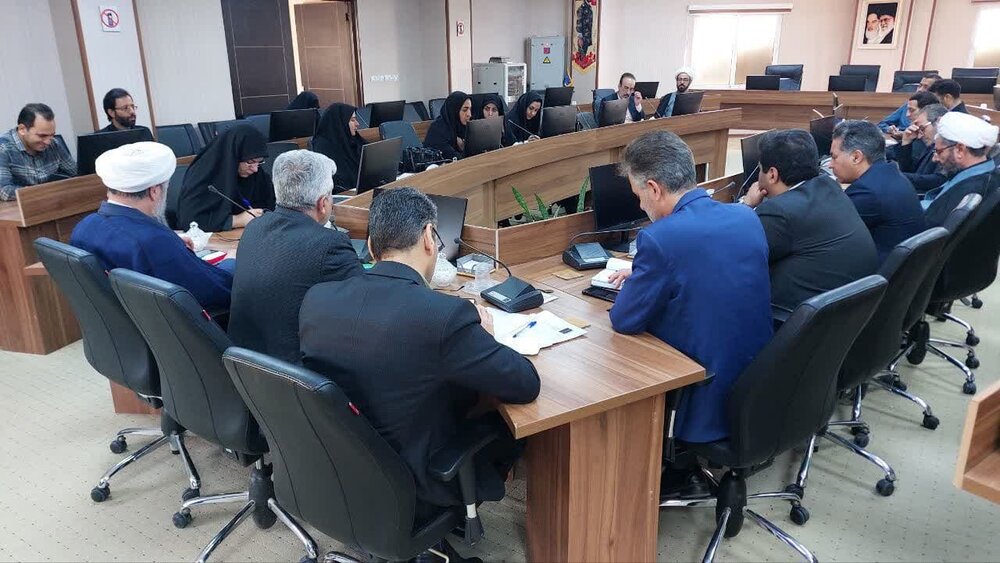 حوزه‌های علمیه خطرات کاهش جمعیت را برای مردم تبیین کنند