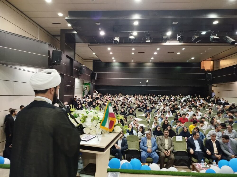 تصاویر/ دیدار مدیر کل آموزش و پرورش لرستان با امام جمعه و مسئولان آموزش و پرورش دلفان