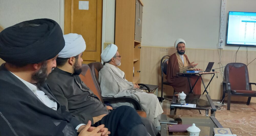 پذیرش طلبه اولویت نخست مدارس علمیه است