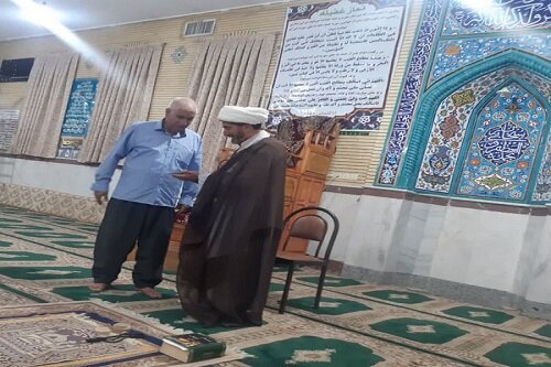 ابتکار امام جماعت مسجد قمر بنی هاشم(ع) کرمانشاه در آموزش احکام به خانواده‌ها+عکس