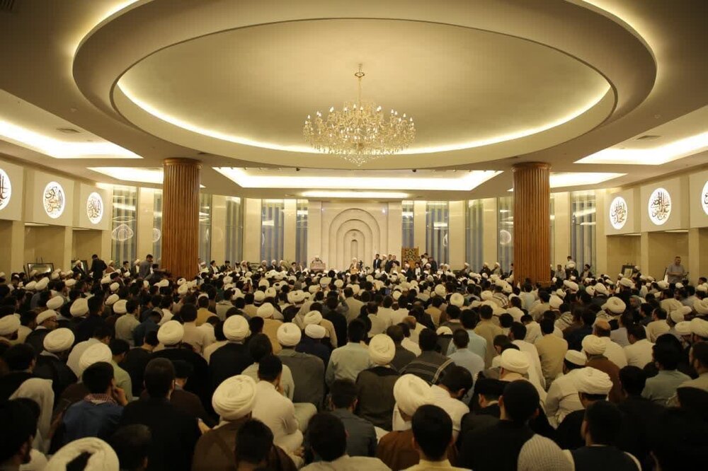 آية الله العظمى جوادي الآملي: "العلم والعقل والتهذيب" ثلاثية النجاة للحوزات العلمية والجامعات الإسلامية