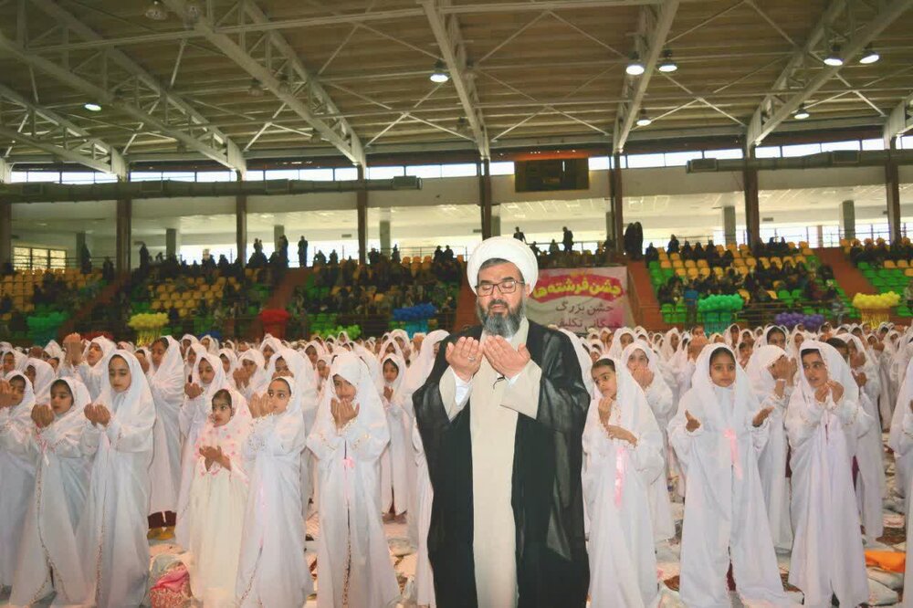 تصاویر/ برگزاری مراسم جشن تکلیف دانش آموزان مدارس الیگودرز