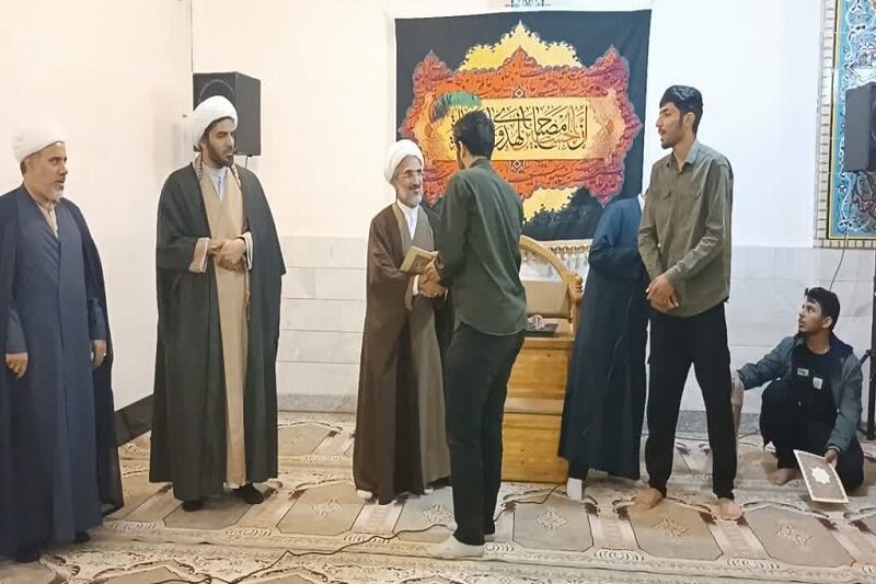 تجلیل از اساتید و طلاب پژوهشگر مدرسه علمیه حضرت ولی عصر (عج) کنگاور+عکس