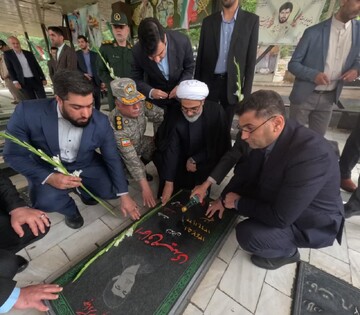 تصاویر/ حضور رئیس سازمان قضایی نیروهای مسلح در گلزار شهدای شهرستان نکا و ادای احترام به مقام والای شهیدان