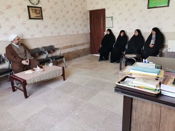 تصاویر نشست مؤسس مدارس علمیه خواهران و برادران نورآباد با طلاب و کادر مدرسه علمیه ریحانه الرسول(س)