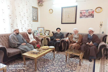 مشاور رئیس‌جمهور در امور روحانیت از پیشکسوت منبر در کرمانشاه عیادت کرد