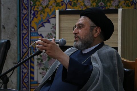 سلوک عبادی و تربیتی آیت‌الله مروارید الگویی برای نسل امروز حوزه و خانواده است