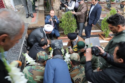 تصاویر/ غبار روبی مزار شهدای ارومیه