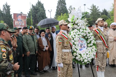 تصاویر/ غبار روبی مزار شهدای ارومیه