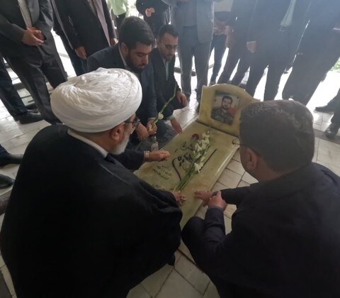 تصاویر/ رئیس سازمان قضایی نیروهای مسلح در گلزار شهدای شهرستان نکا و ادای احترام به مقام والای شهیدان