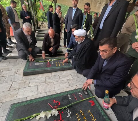 تصاویر/ رئیس سازمان قضایی نیروهای مسلح در گلزار شهدای شهرستان نکا و ادای احترام به مقام والای شهیدان