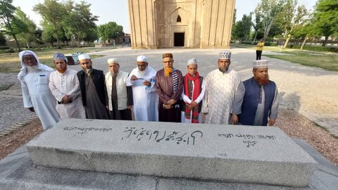 বাংলাদেশের আহলে সুন্নাত আলেমদের হাকিম ওমর খৈয়াম নিশাপুরীর মাজার জিয়ারত/ছবি