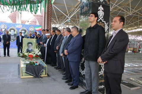 تصاویر / مراسم غبارروبی مزار شهدای خدمت در تبریز