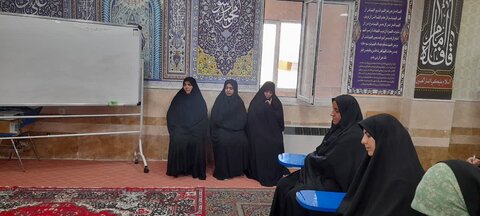 تصاویر نشست مؤسس مدارس علمیه خواهران و برادران نورآباد با طلاب و کادر مدرسه علمیه ریحانه الرسول(س)