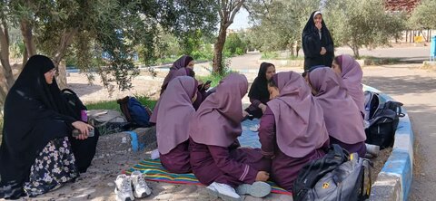 تصاویر/اردوی یک روزه نیلوفرانه ویژه دانش آموزان متوسطه اول در ساوه