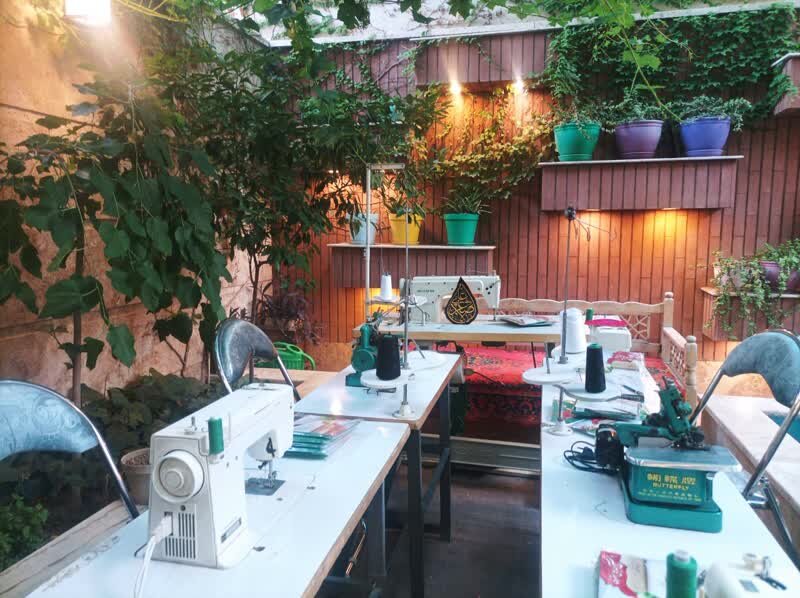 کارگاه دوخت لباس شیرخوارگان حسینی در قم راه اندازی شد