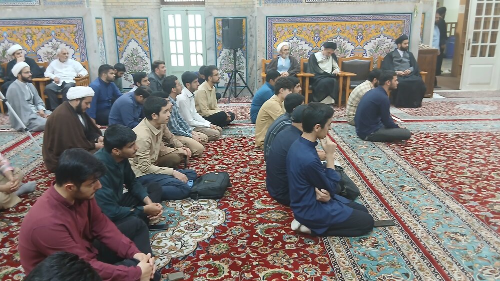 دومین پیش نشست نکوداشت آیت الله مروارید در مدرسه میرزاجعفرحرم مطهر رضوی