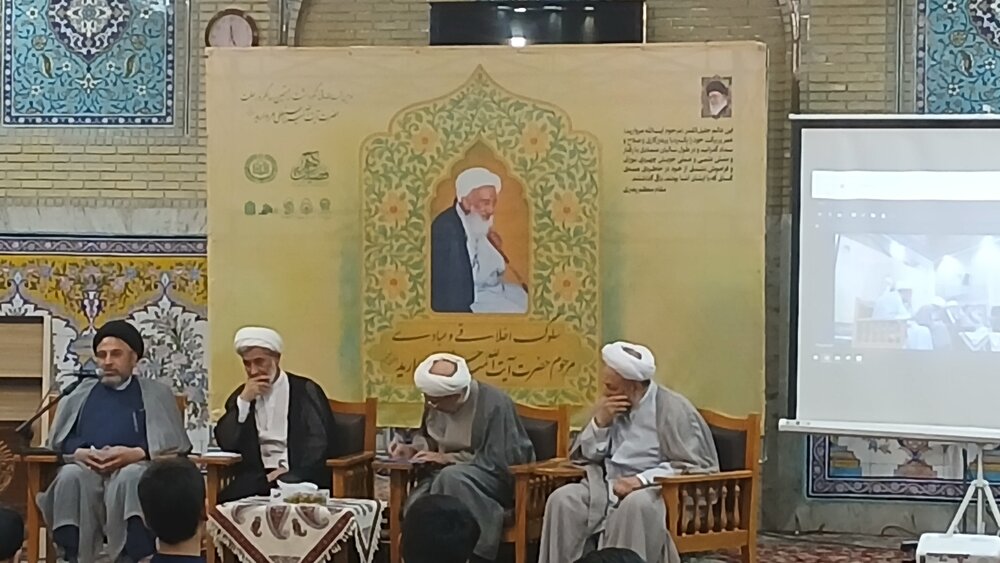 دومین پیش نشست نکوداشت آیت الله مروارید در مدرسه میرزاجعفرحرم مطهر رضوی